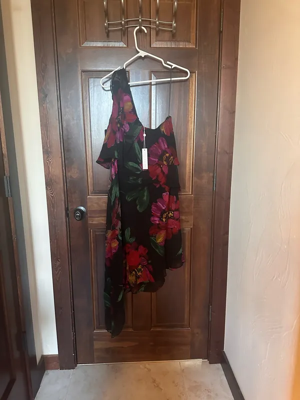 Trina Turk New shoulder dressy dress - Image 2