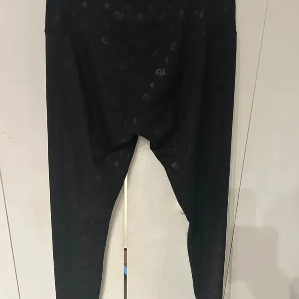 Sleek Black Leggings with Full-Length Fit - Image 8