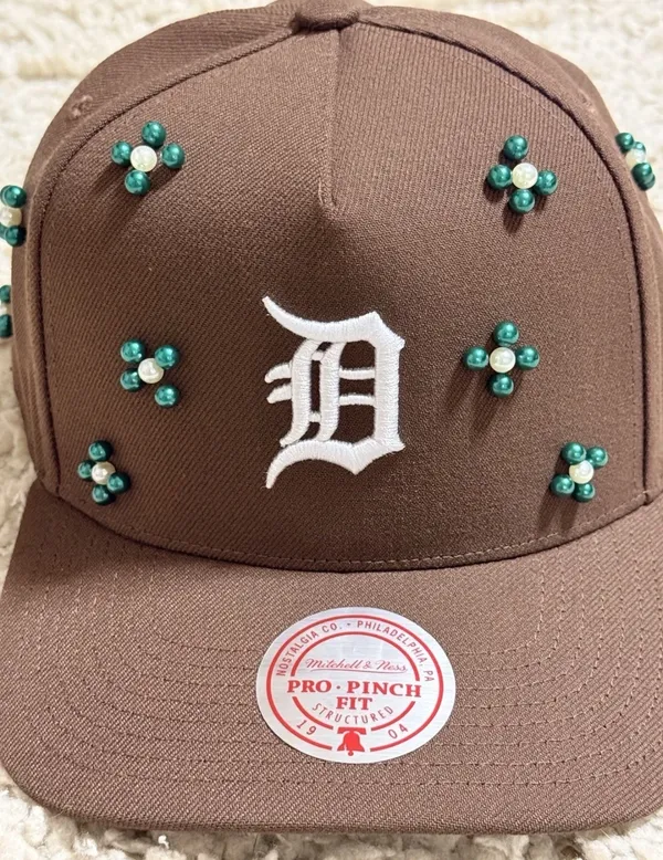 Men’s Mitchell & Ness Detroit Tigers Beaded Pro Pinch Snapback Hat - Image 3