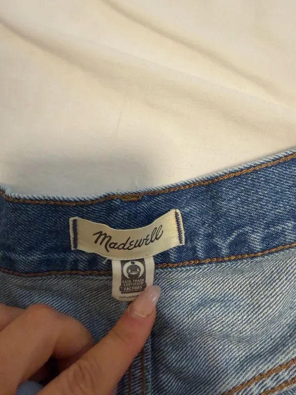 Madewell Relaxed Mid-Length Shorts - Image 4