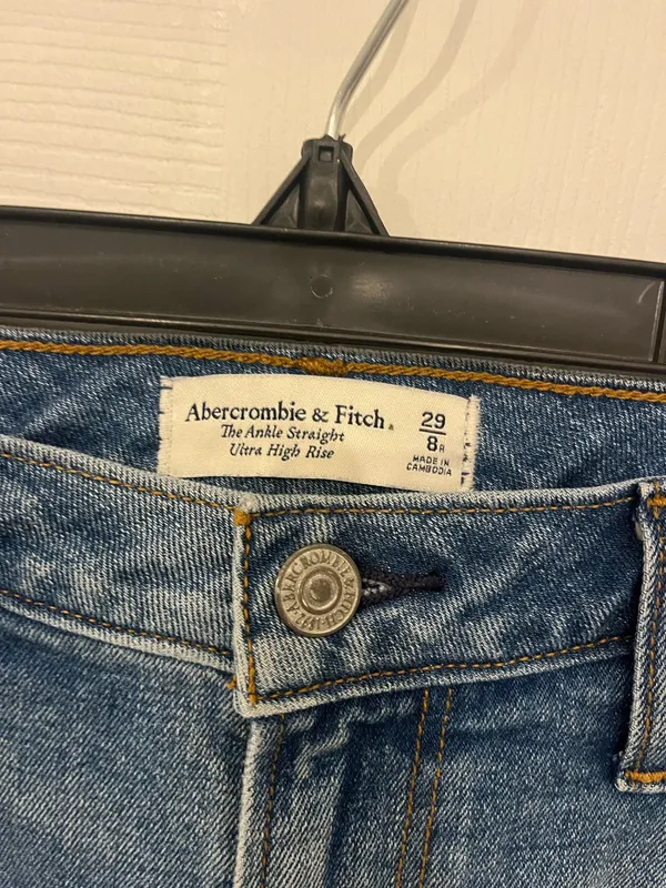 Abercrombie High-Rise Jeans - Image 2