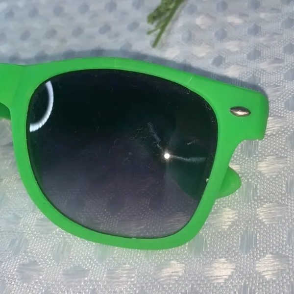 Outer banks Green Sunglasses - Image 3