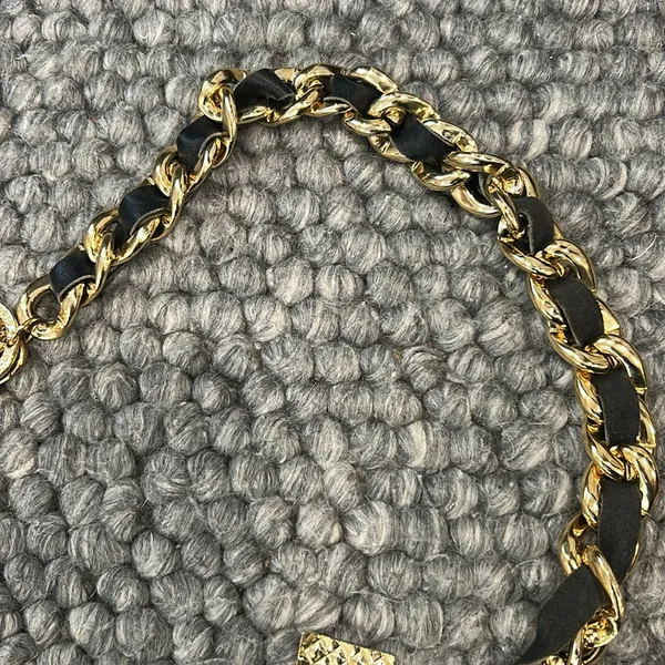 Non Signe Vintage Y2K Chunky Charm Belt Gold/Leather Ribboned Design - Image 4