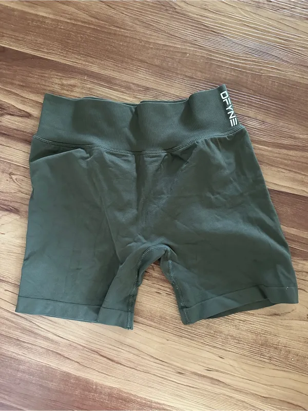 DFYNE Dynamic Shorts 4.5" in Olive Green Sz. X Small - Image 4