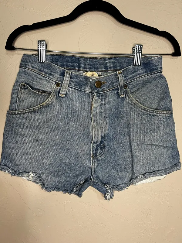 Wrangler Urban Renewal NWT Reworked Vintage High Rise Denim‎ Raw Hem Shorts - Image 3