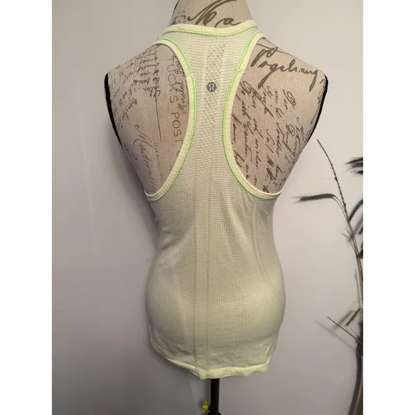 Lululemon Swiftly Tech‎ Racerback Tank Top Lime Green Citron Size 8 Seamless - Image 3