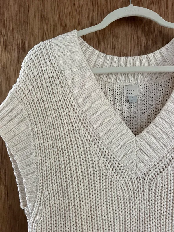A new day cableknit vest  - Image 4