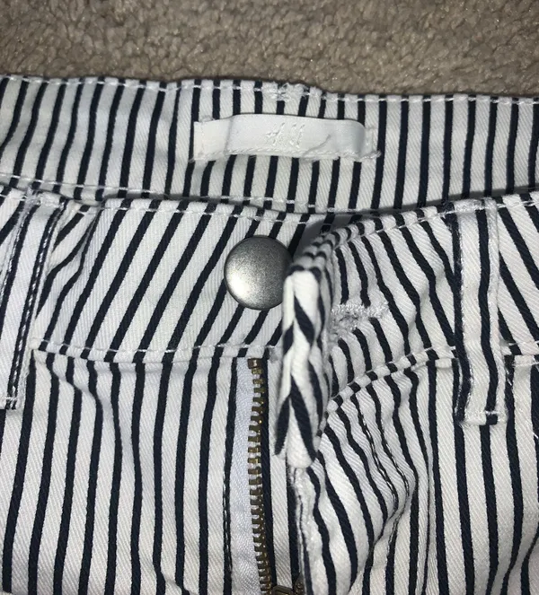H&M black and white striped shorts - Image 3