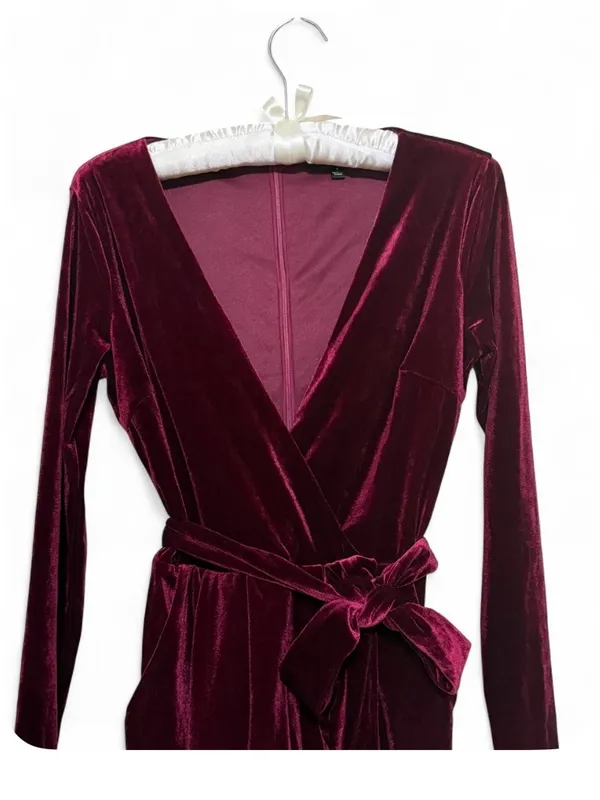 Lulus Women’s Romantic Moves Burgundy Velvet Long Sleeve Vneck Romper Size Small - Image 9