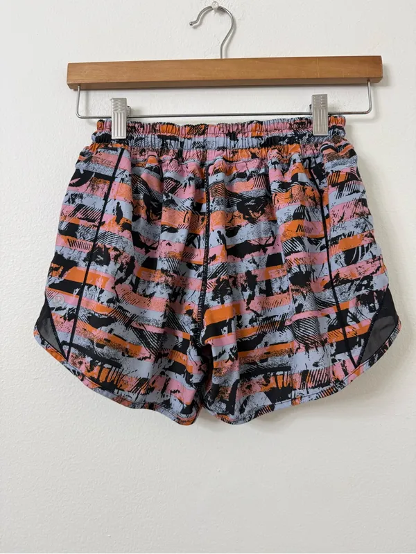 {4} Lululemon Hotty Hot Short II *Long 4" Inversion Multi / Black - Image 3