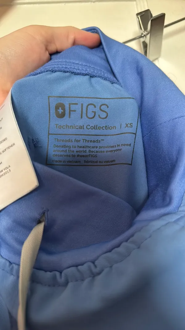 FIGS ceil blue Catarina scrub top and yola pants set - Image 5