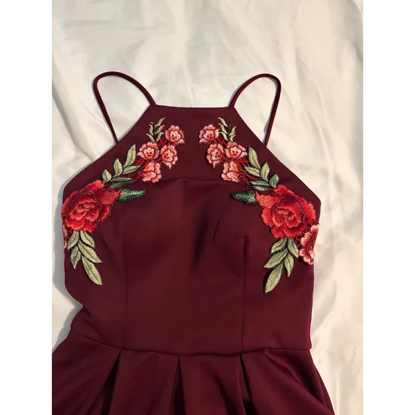 B. Darlin‎ Fit & Flare Dress Floral Embroidered Burgundy Open Back Size 3/4 - Image 3