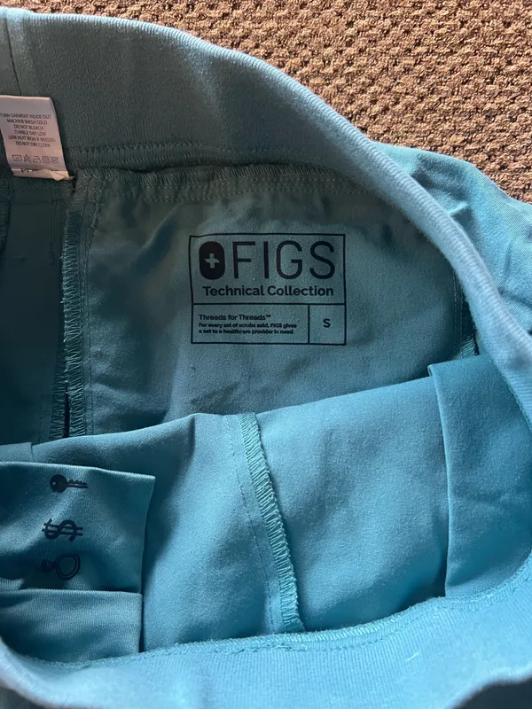 FIGS Scrub Set - Image 5