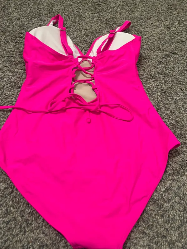 BMJL Stylish pink one-piece swimsuit featuring elegant embroidery. Perfect for beach days. - Image 7