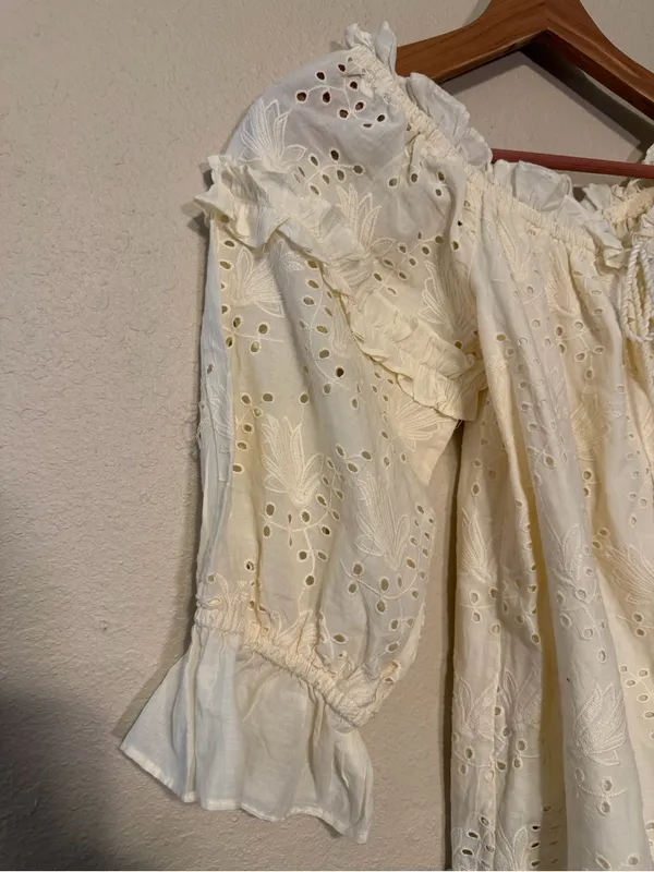 Anthro Seen Worn Kept Jane Eyelet Lace Off- The-Shoulder Shoulder Blouse Size 6 - Image 4