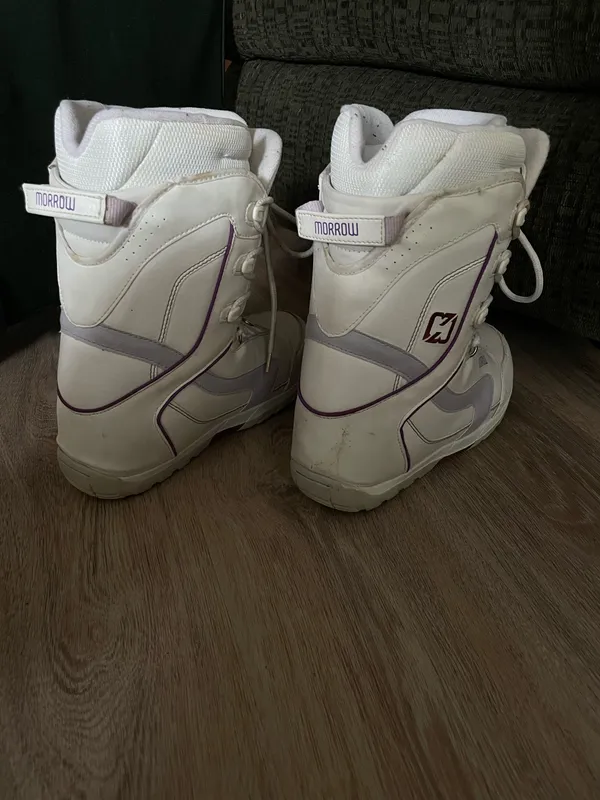 Snowboard Boots White Size 8 - Image 2
