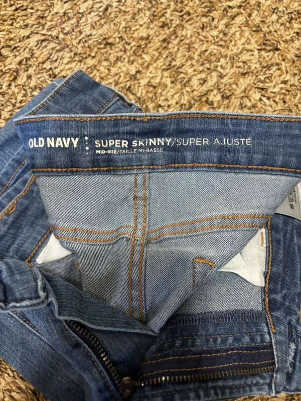Old Navy Jeans - Image 3