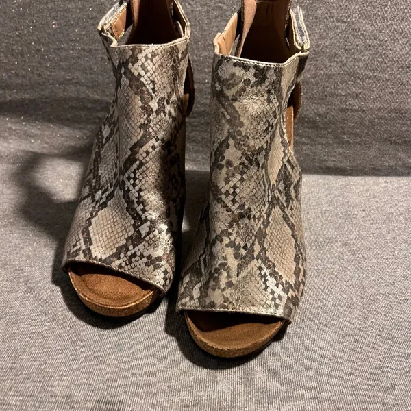 Boutique Snake Print Peep Toe Wedge Booties Women's Size 8‎ - Image 3