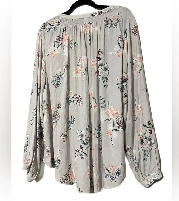 TORRID plus size 3 women’s grey floral hi low blouse top lightweight longsleeve - Image 3