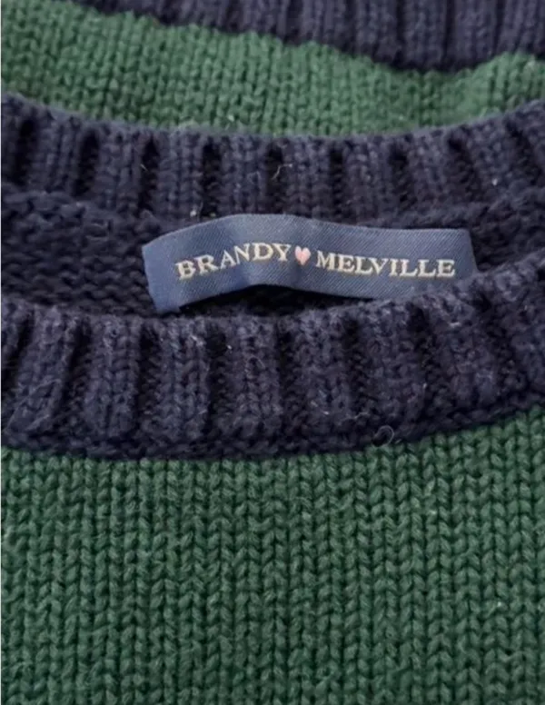 Brandy Melville oversized sweater  - Image 4