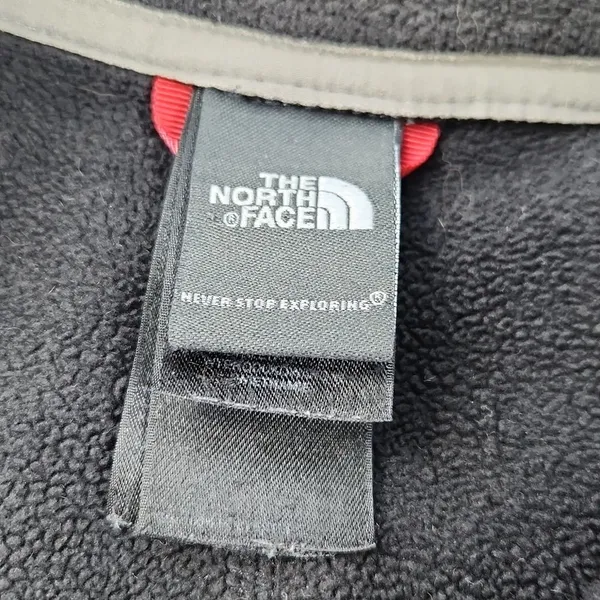 The North Face fleece zip up jacket black Medium fits a‎ Small - Image 4
