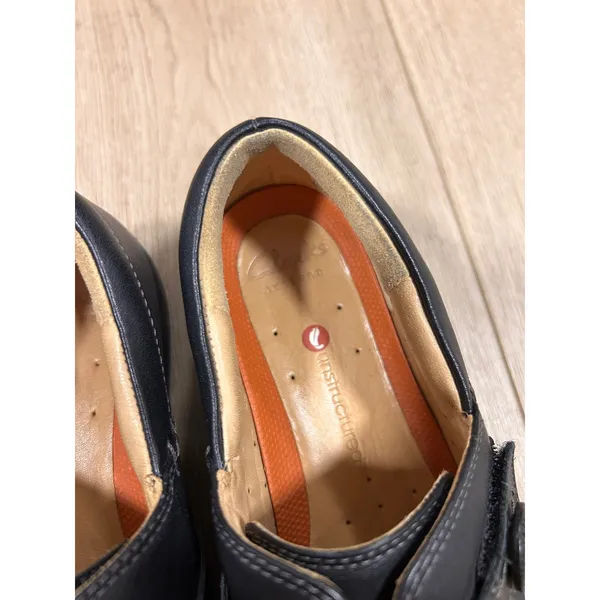 Clarks‎ Artisan Unstructured Black Leather Loafers Button Detail Womens 6M - Image 2