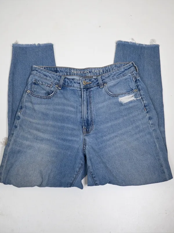American Eagle Women's 8 Busted Knee Mom Jean - Image 4