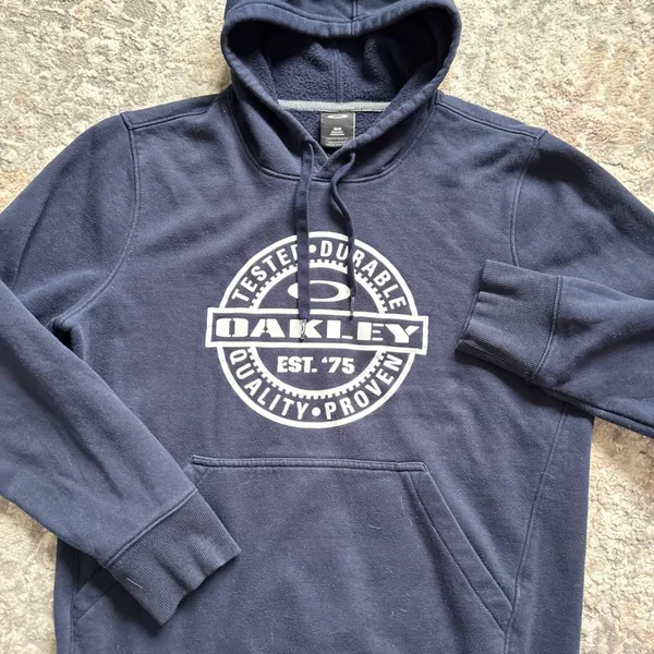 Women’s M Oakley navy hoodie - Image 2
