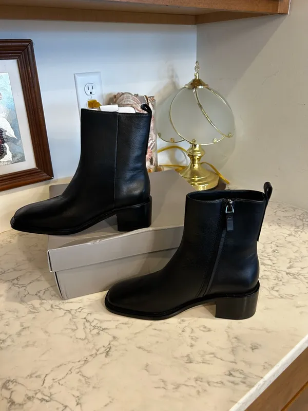 NWT Everlane The City Boot Black‎ Leather Heeled Ankle Bootie Size 7 - Image 2