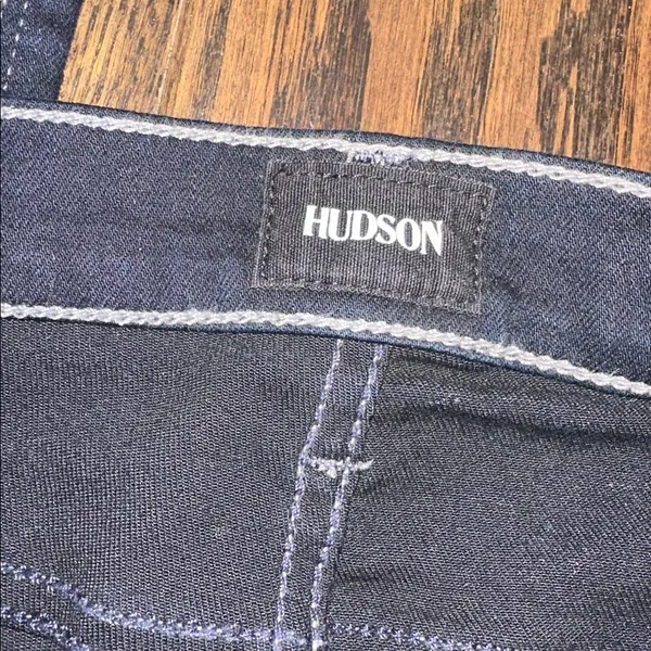 Hudson Women's Dark Blue Jeans size 28 - Image 4