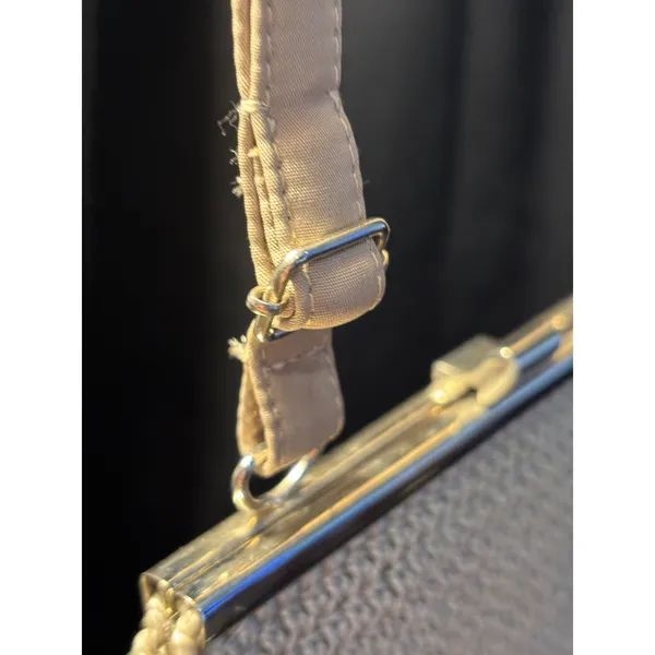Vintage Style‎ Crochet Kiss Lock Crossbody Bag Taupe Knit Silver Hardware - Image 8