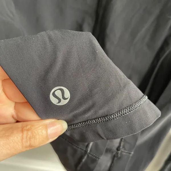 Lululemon Long Sleeve Top Women Black Athleisure Mesh Panel Crew Neck Activewear - Image 4