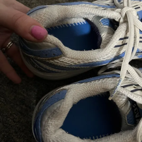 Brooks White Lace Up Running Sneakers Size 9 US - Image 5