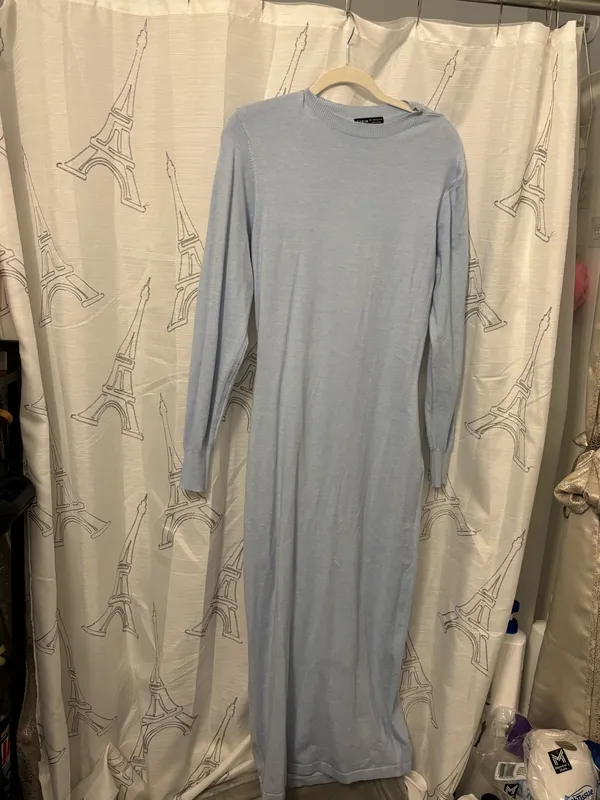 Light blue dress with opening in back - Image 6