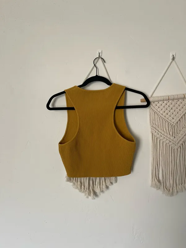 Aritzia Babaton Sculpt Knit Sculpt Knit Racer Crop Top - Image 3