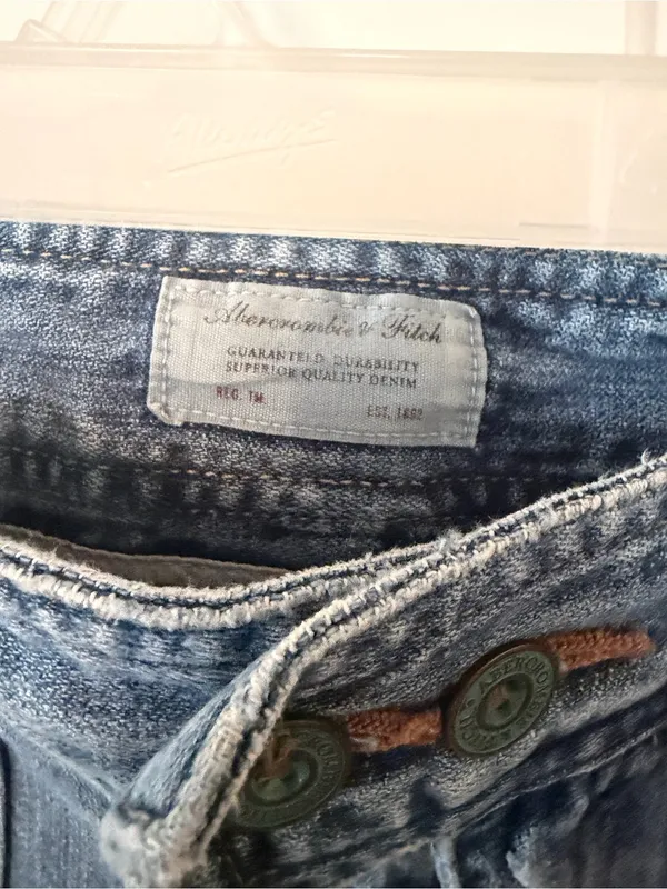 Vintage Abercrombie & Fitch Light Wash Distressed Denim Mini Skirt Size 6 - Image 4