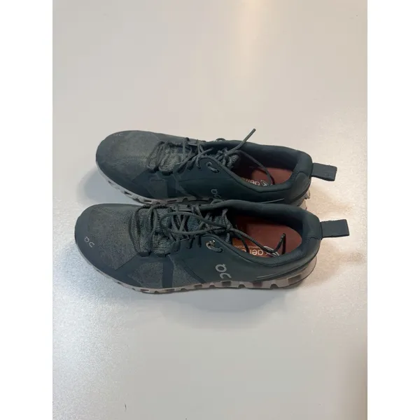 On Cloud Women's running Size 9 Green - Image 4