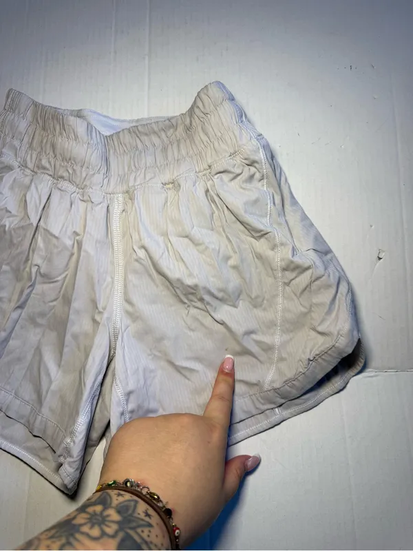 Lululemon Tracker Shorts 4.5" - Image 3