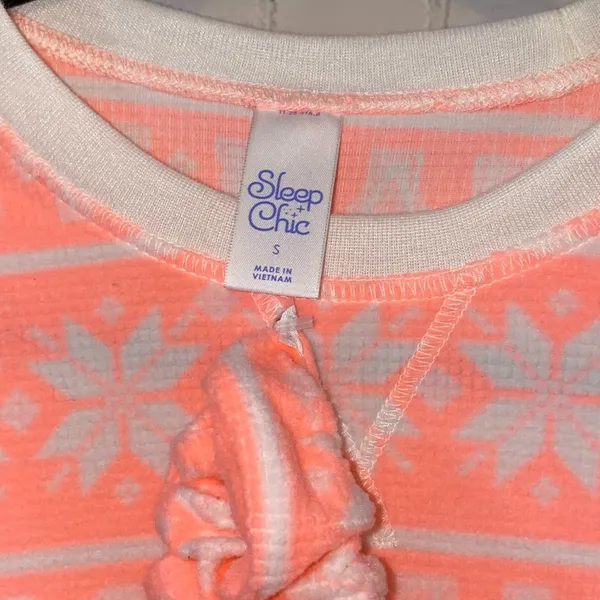 NWT Sleep Chic Pajama Top Small Pink White Snowflake Matching Scrunchie Lounge‎ - Image 2