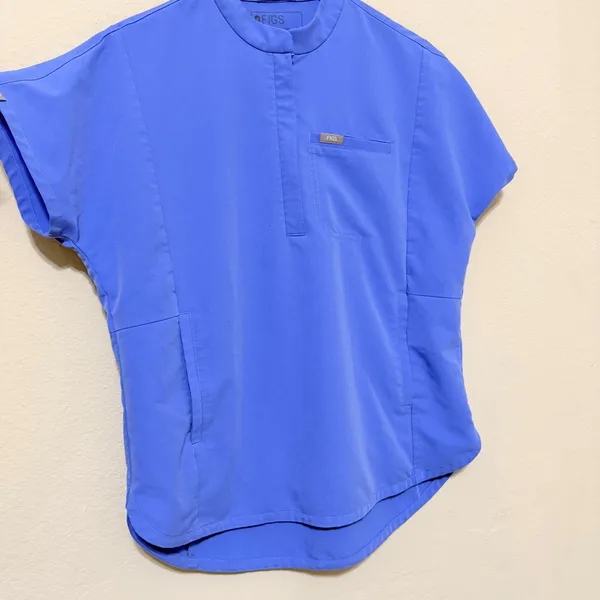 FIGS Montex Scrub Top Women's Size Small in Ceil Blue Mock Neck Pockets Oversize - Image 4