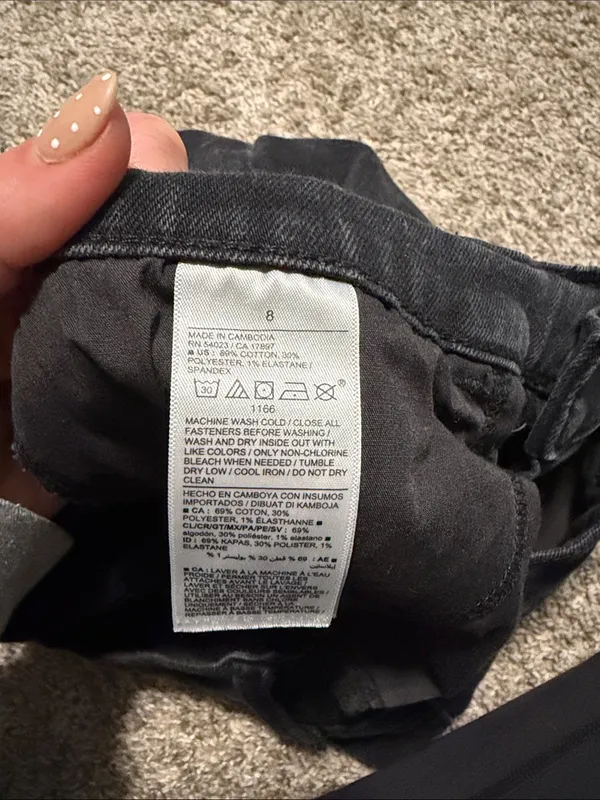 Old Navy Women’s Black Mid Rise 3” Denim Shorts‎ Size 8 - Image 6
