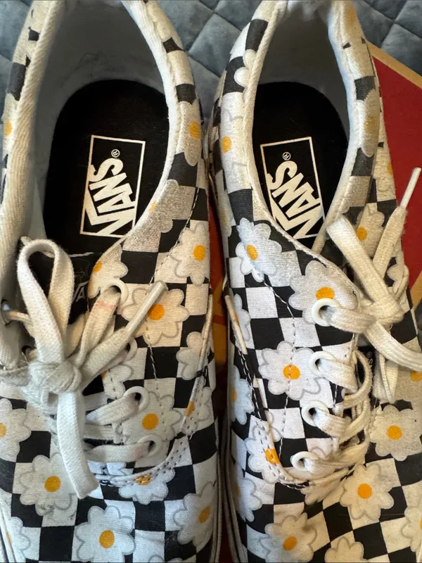 Vans Checkerboard Daisy Low-Top Sneakers - Black, White & Yellow - Image 2