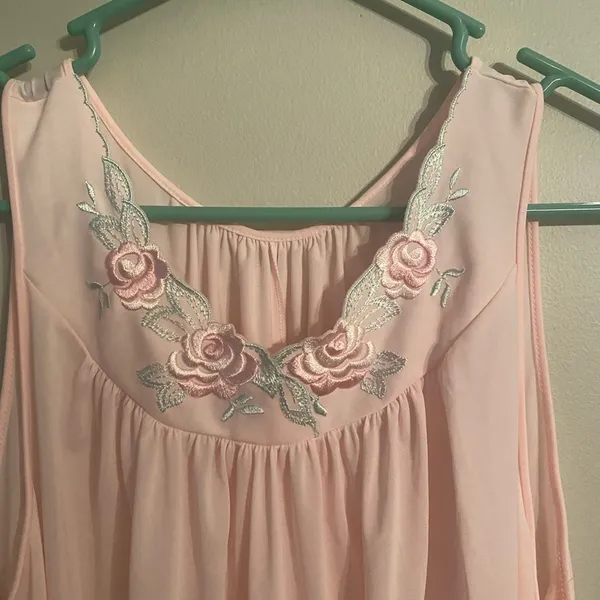 Shadowline NWT Small S M Vintage Nightgown Pink V-neck - Image 2