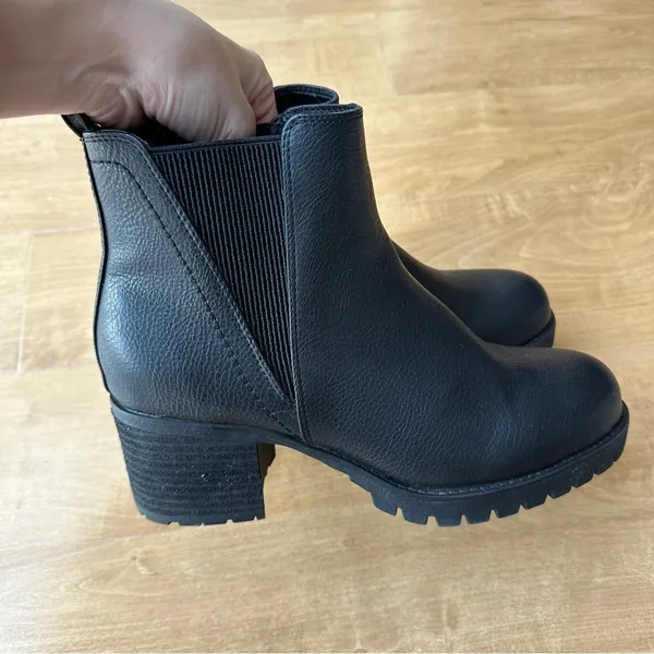 Jody Chelsea Boot, Black, Women’s Heeled Leather Booties, Size 9M - Image 11