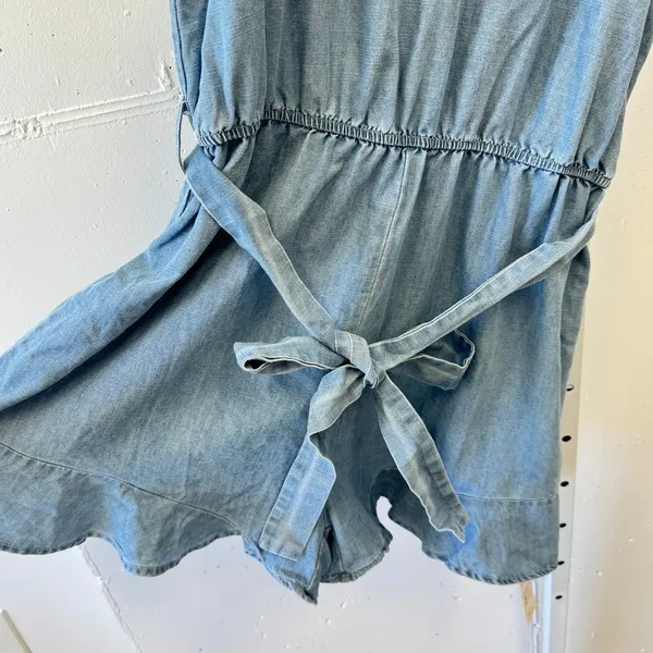 NWT Cupshe Women's Blue Cotton Denim Ruffle Hem Romper Beach Summer Medium - Image 3