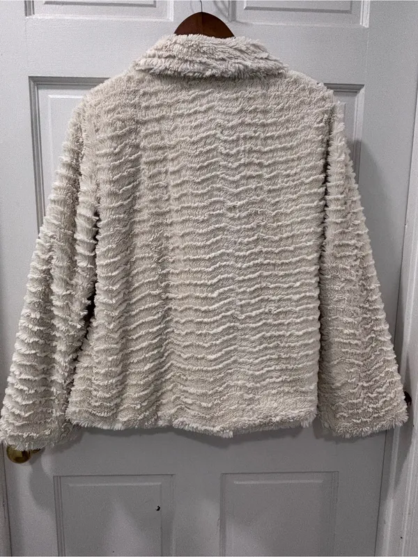 Patagonia Women’s Pelage Fleece Jacket Size Medium Off White Sherpa Snap Front - Image 4