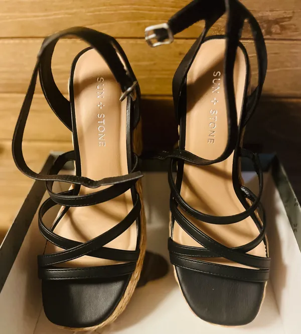 Sun + Stone New with Box Finnickk Strappy Espadrille Wedge Sandals. Size 7.5 - Image 2