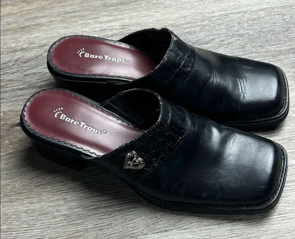 BareTraps Black Leather “Coupe” Slip-On Shoes Size 7.5 Medium - Image 3