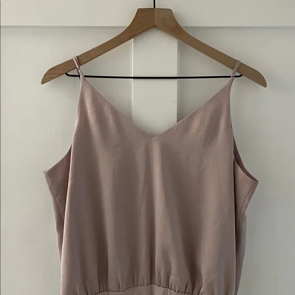 EXPRESS Crepe Sleeveless Cami Bodysuit Double V-Neck Thong Back in Mauve Size L - Image 7