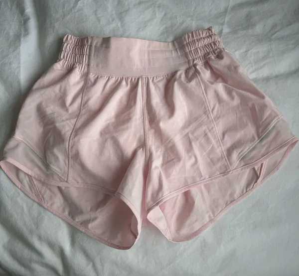 Lululemon Hotty Hot High-Rise Lined Short 2.5" Strawberry Milkshake - Image 2